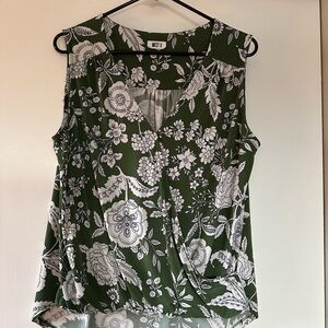 Floral Sleeveless Blouse in Green by